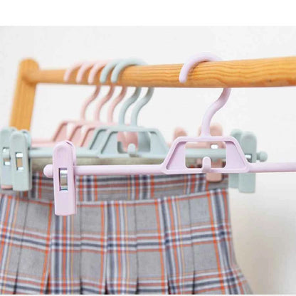 Cintre pour étendoir à linge avec pinces pantalons