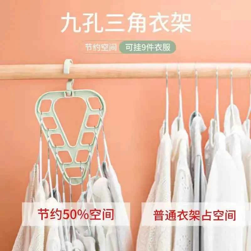 Cintre pour étendoir à linge triangle rotatif