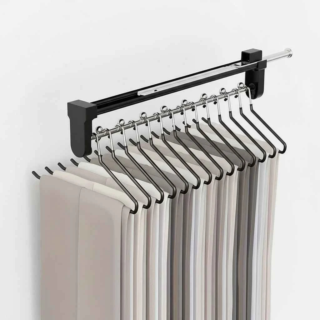 Cintre pour étendoir à linge retractable mural