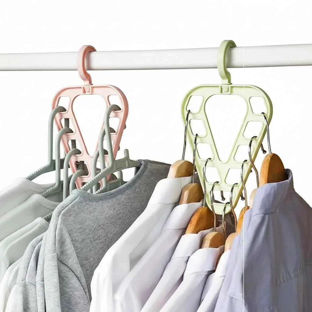 Cintre pour étendoir à linge triangle rotatif