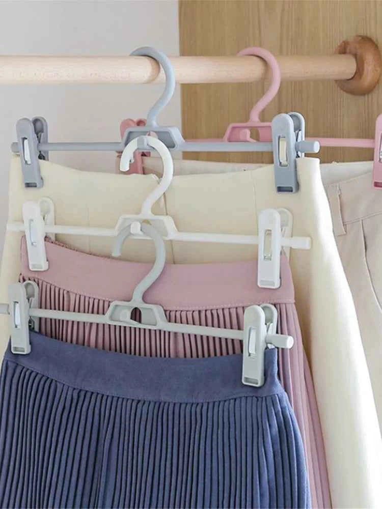 Cintre pour étendoir à linge avec pinces pantalons