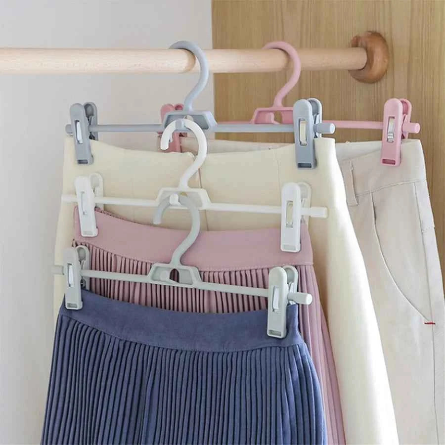 Cintre pour étendoir à linge avec pinces pantalons