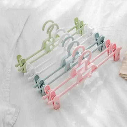 Cintre pour étendoir à linge avec pinces pantalons