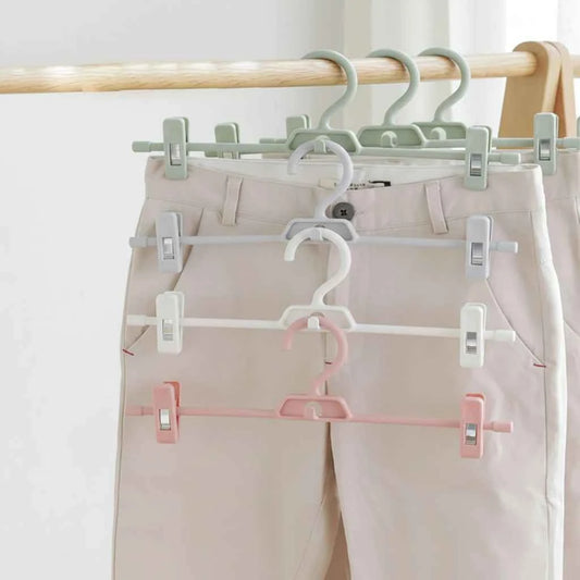 Cintre pour étendoir à linge avec pinces pantalons