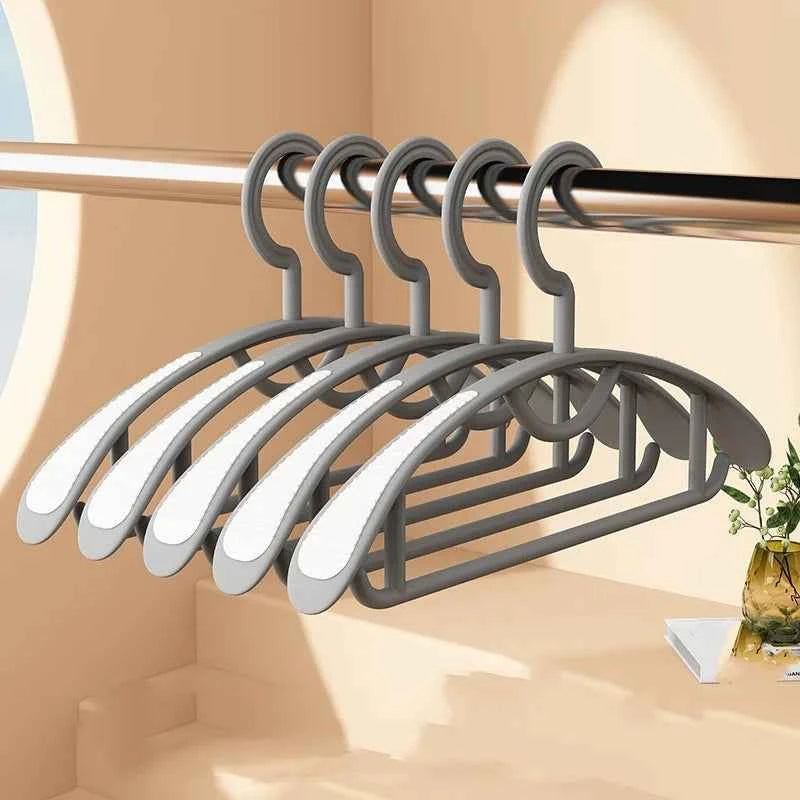 Cintre pour étendoir à linge épaules larges antidérapant