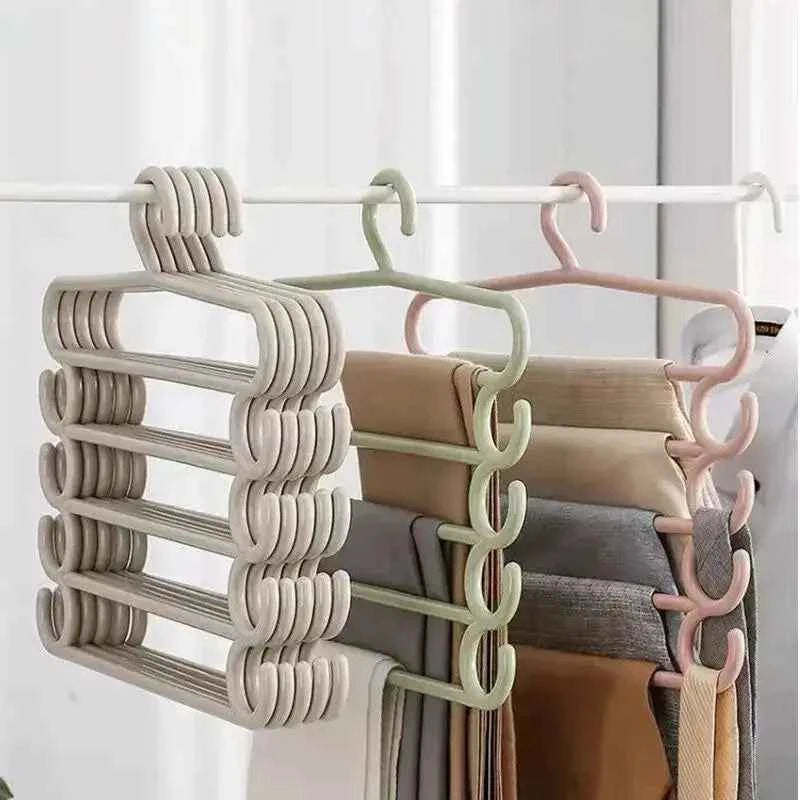Cintre pour étendoir à linge multi couche rotatif