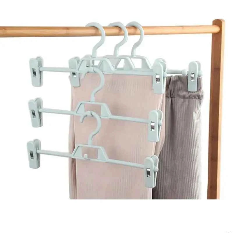 Cintre pour étendoir à linge avec pinces réglables