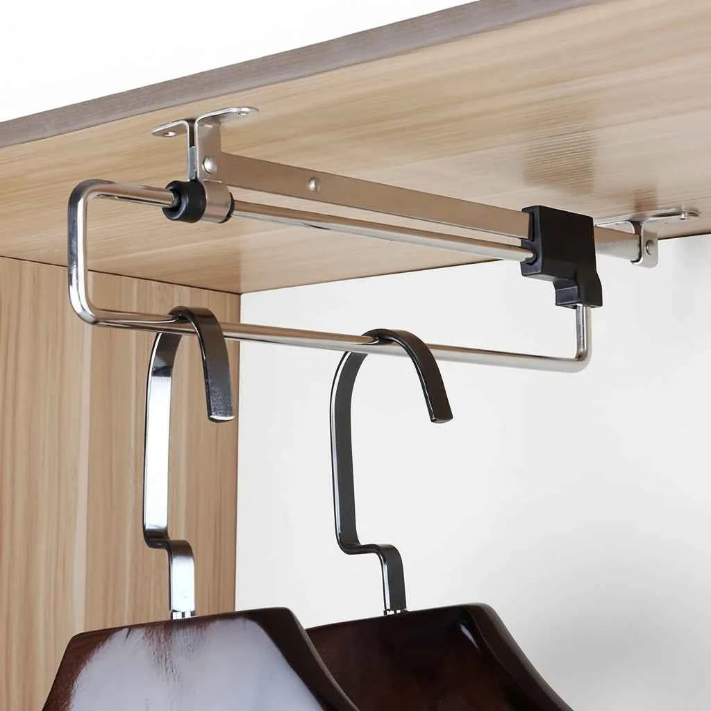 Cintre pour étendoir à linge retractable mural